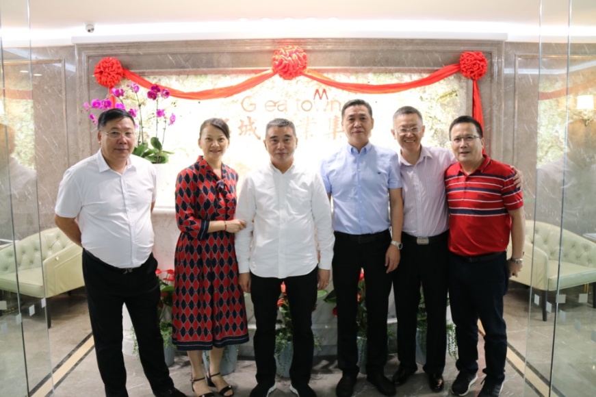 嫩叶草满18点此进