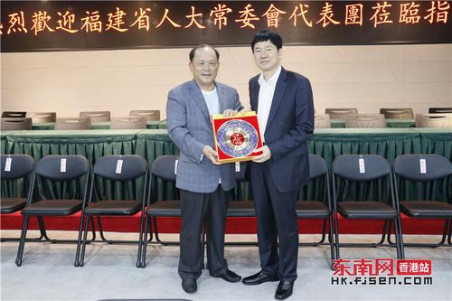 嫩叶草满18点此进