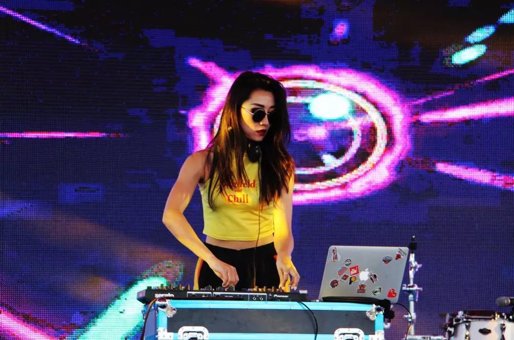 嫩叶草满18点此进